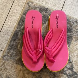 NWT platform flip flops